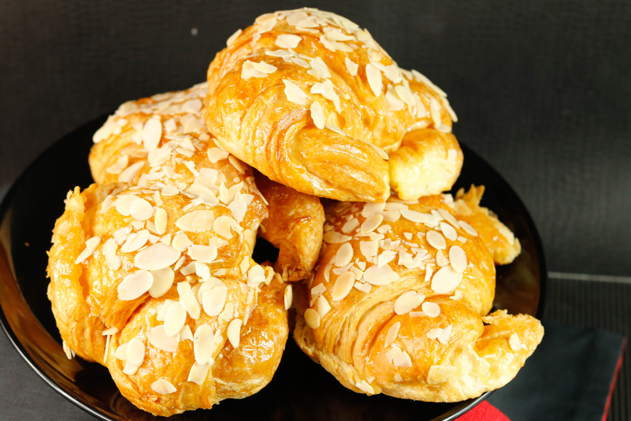 เรียนทำAlmond Croissant แบบตัวต่อตัว KNOWHOW BAKE